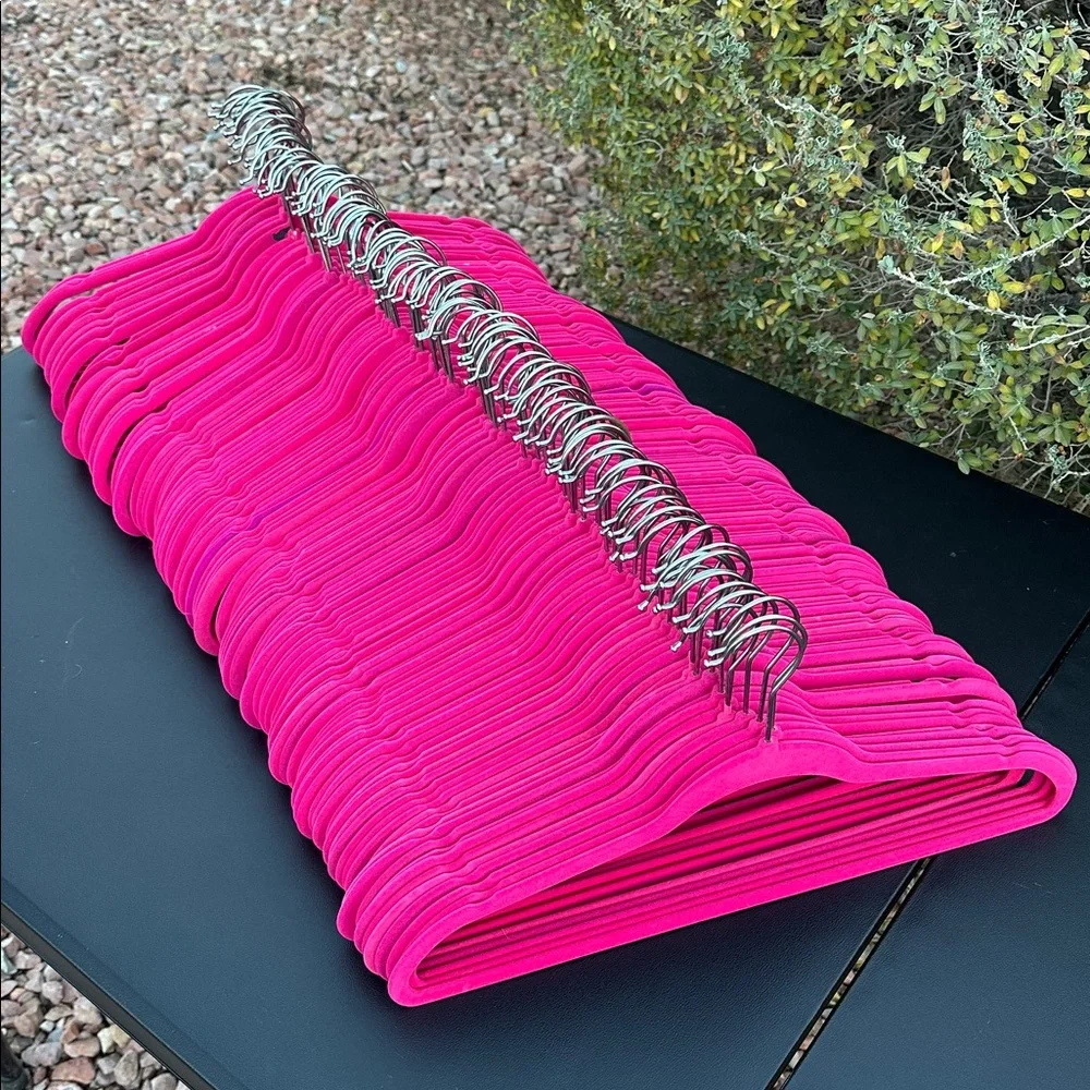 Velvet heavy duty Hangers set of 114 count, used in good condition.